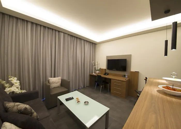Deluxe One-Bedroom Suite