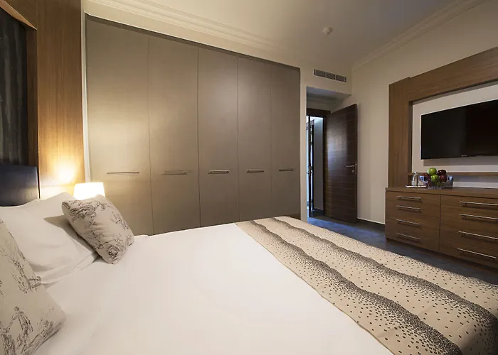 Deluxe One-Bedroom Suite